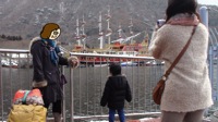 海賊船を見るさいごーどん.JPG 海賊船,箱根,旅行